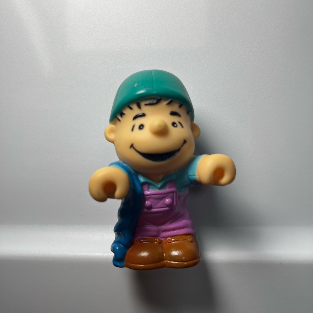Vintage‎ 1966 Peanuts Linus PVC 2.5” Figure McDonald’s Toy Charlie Brown
